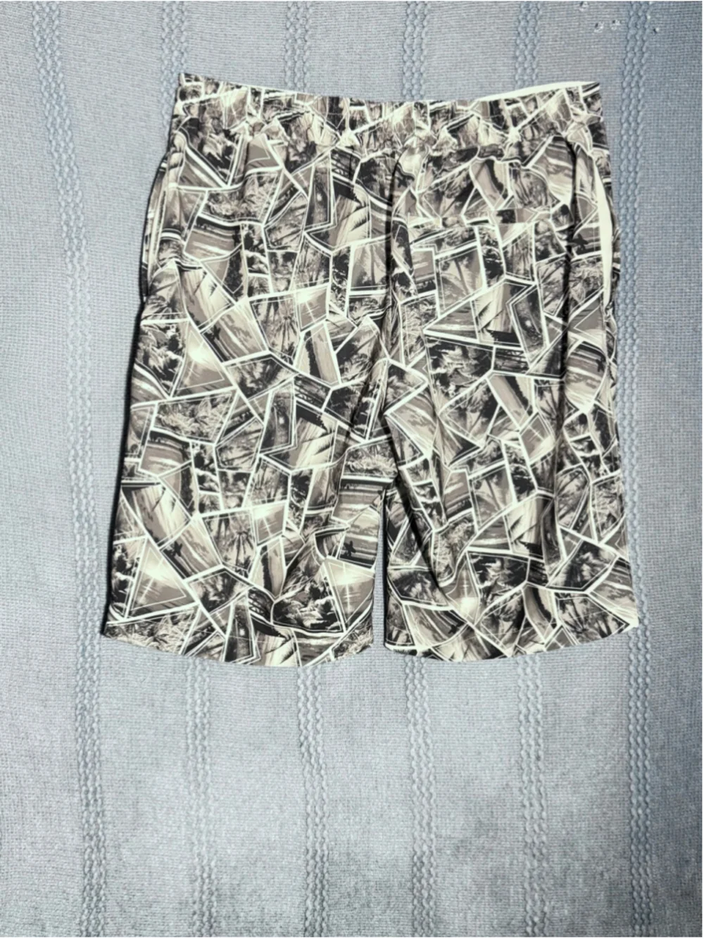 Men's Aeropostale Swim Trunks Size L Black White Geometric Print